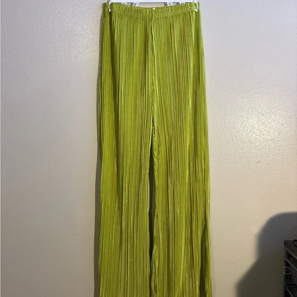 Good American Always Fits Plissé Wide‑Leg Pants & Cropped Shirt - Picture 5 of 7